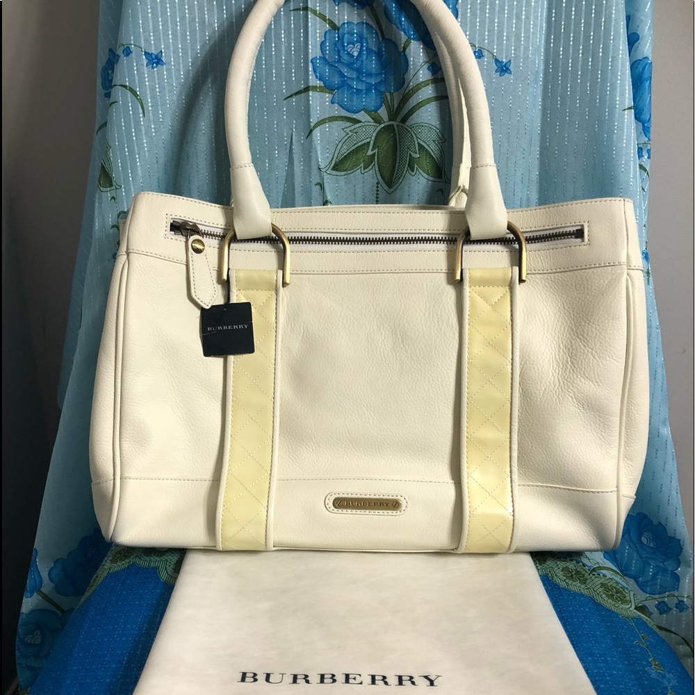 AUTHENTIC BURBERRY WHITE LEATHER SHOULDER BAG